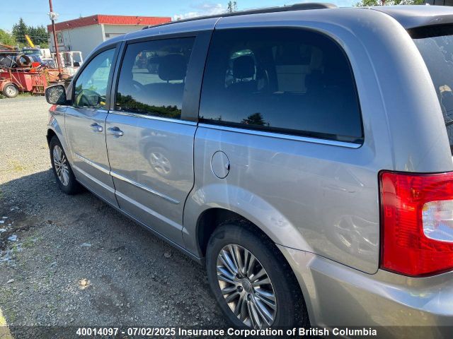 2C4RC1CG5ER118586 Chrysler Town and Country