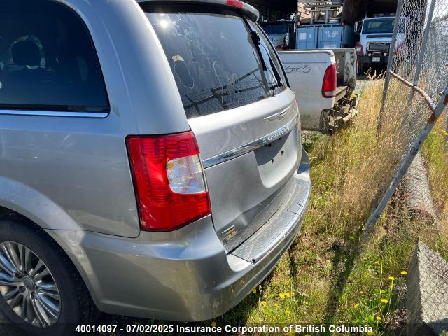 2C4RC1CG5ER118586 Chrysler Town and Country