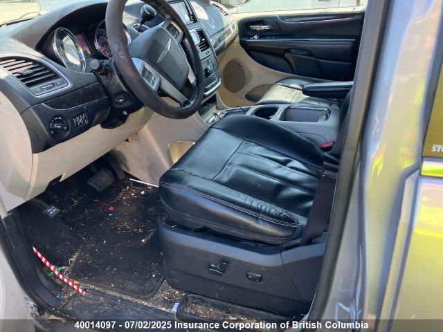 2C4RC1CG5ER118586 Chrysler Town and Country