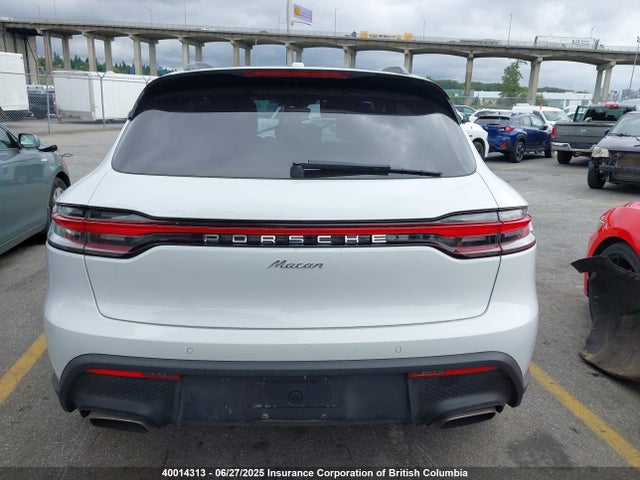 Porsche 2024 2024 WP1AA2A59RLB02687 Image 16