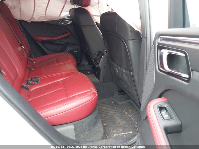 Porsche 2024 2024 WP1AA2A59RLB02687 Image 8