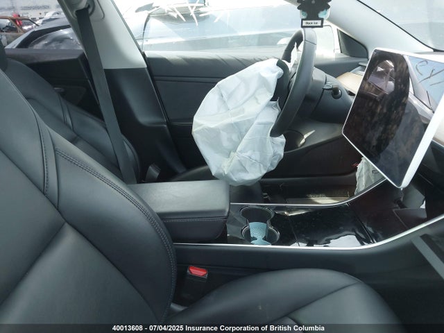5YJ3E1EA1LF718281 Tesla 2020