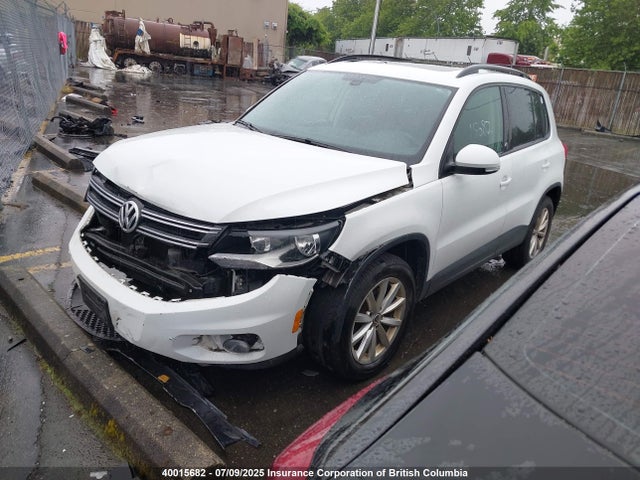 WVGNV7AX3HW513081 Volkswagen 2017