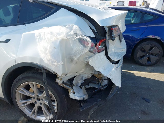 7SAYGDEE6NF564452 Tesla Model Y
