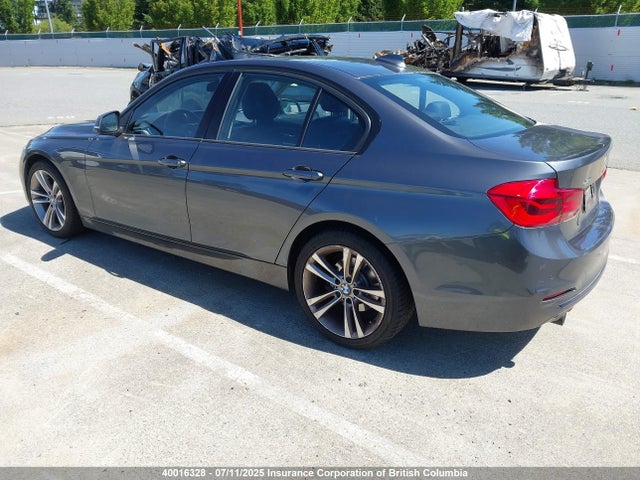 BMW 320i 2016 WBA8A3C56GK690647 Image 3