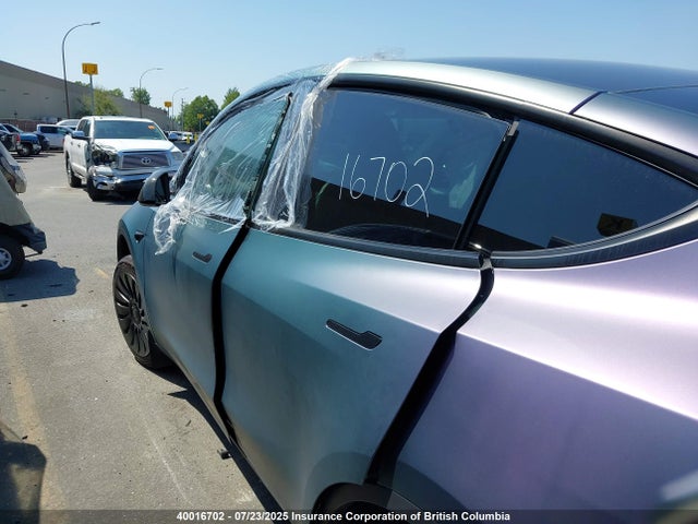 Tesla Model Y 2024 7SAYGDEE7RF011671 Image 13