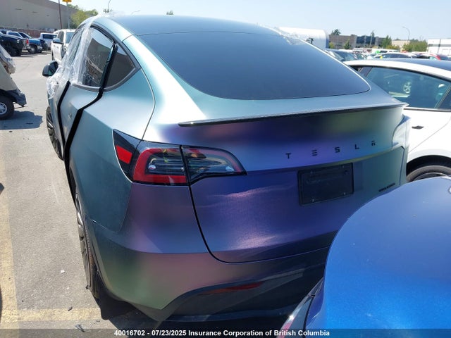 Tesla Model Y 2024 7SAYGDEE7RF011671 Image 15