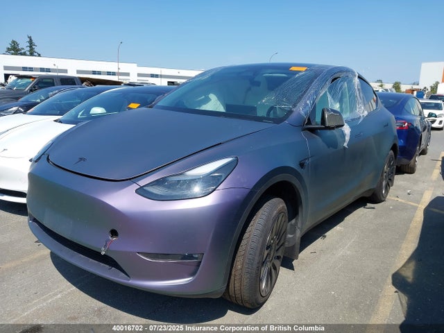 Tesla Model Y 2024 7SAYGDEE7RF011671 Image 2