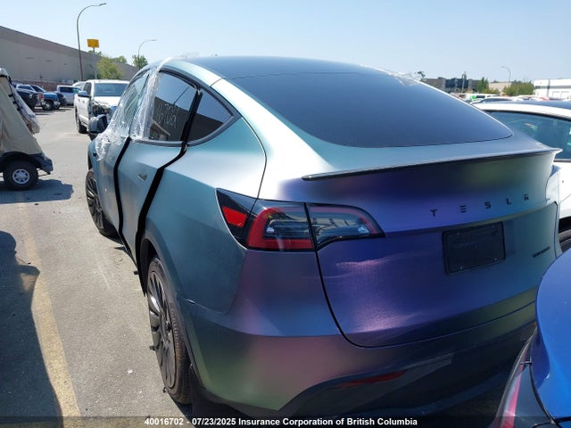Tesla Model Y 2024 7SAYGDEE7RF011671 Image 3