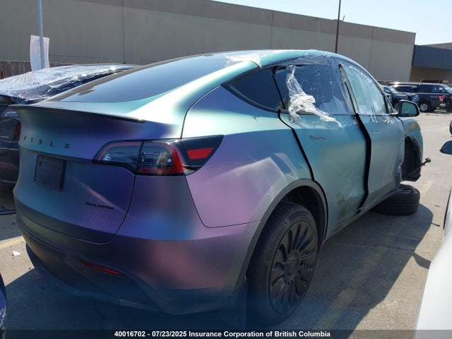 Tesla Model Y 2024 7SAYGDEE7RF011671 Image 4