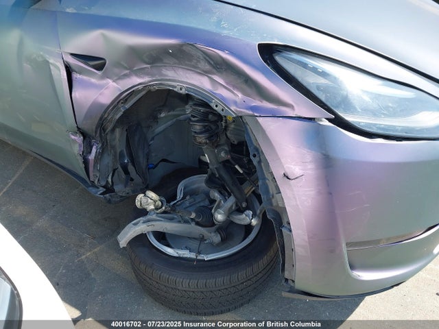 Tesla Model Y 2024 7SAYGDEE7RF011671 Image 6