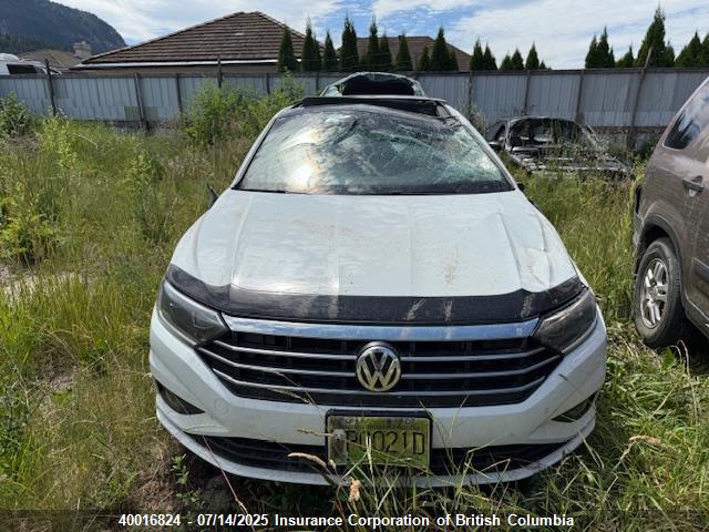 3VWG57BU5MM061580 Volkswagen tsi