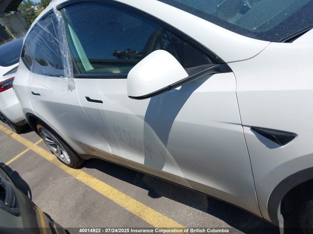 7SAYGDEE2NF423894 Tesla Model Y