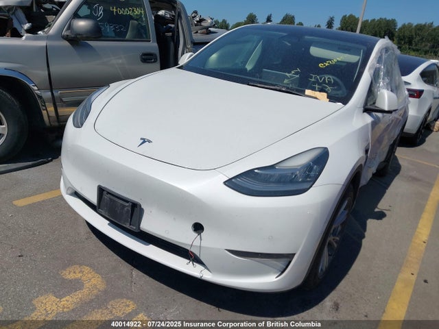 7SAYGDEE2NF423894 Tesla Model Y