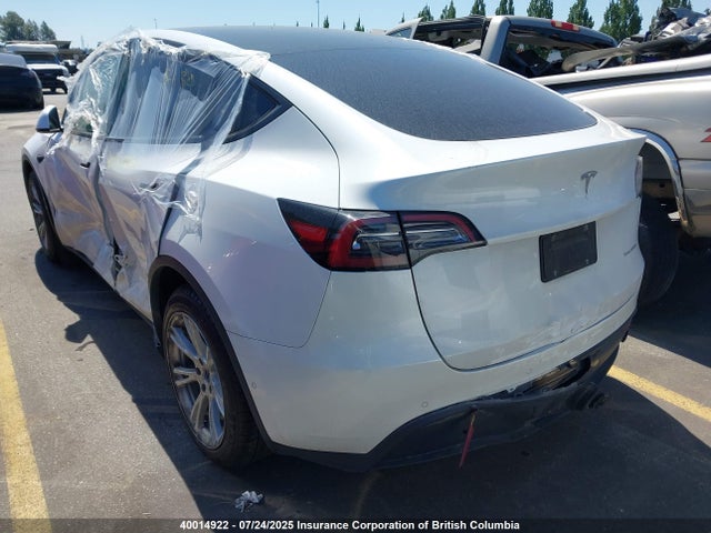 7SAYGDEE2NF423894 Tesla Model Y