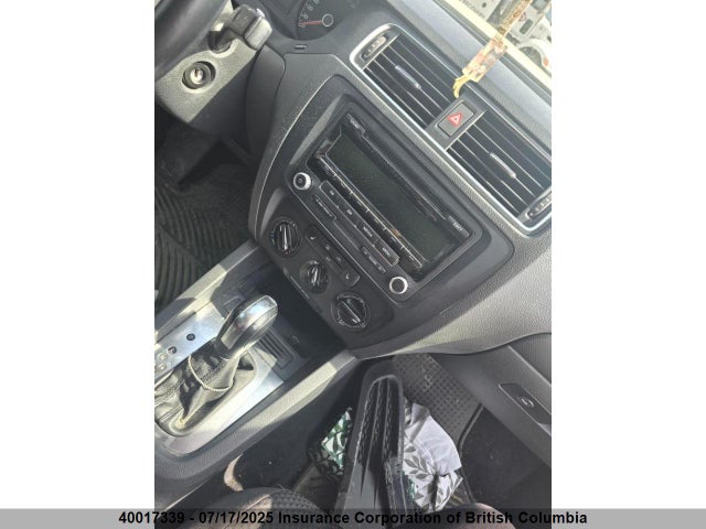 3VW2K7AJ9EM264256 Volkswagen 2014