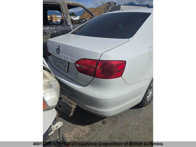 3VW2K7AJ9EM264256 Volkswagen 2014