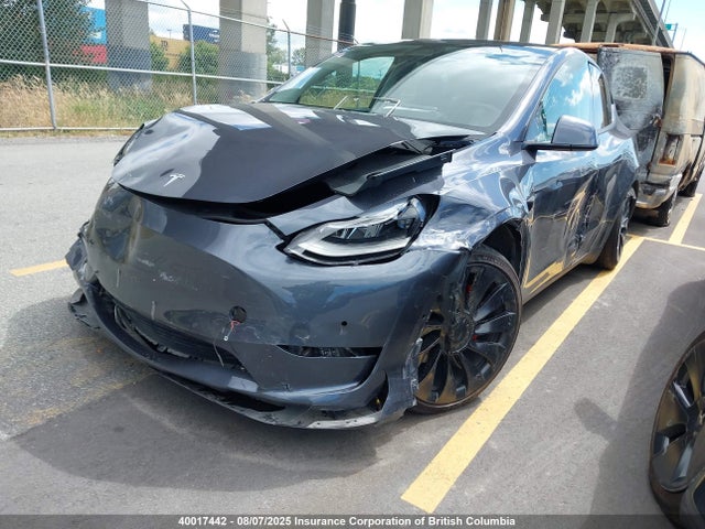 7SAYGDEF9NF519076 Tesla Model Y