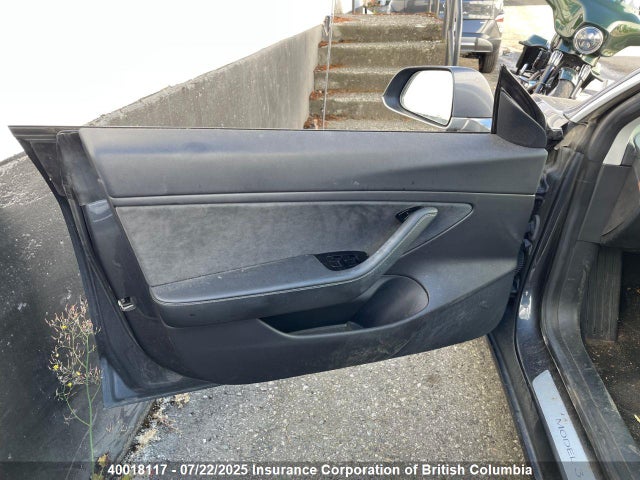 5YJ3E1EA7KF412586 Tesla MODEL 3