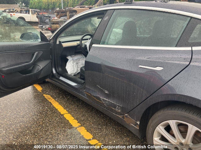 5YJ3E1EB8JF126897 Tesla MODEL 3
