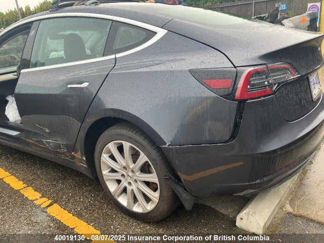 5YJ3E1EB8JF126897 Tesla MODEL 3