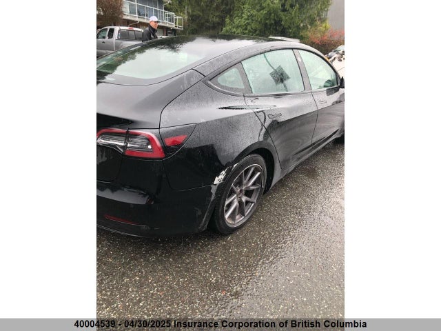 5YJ3E1EA0MF088027 Tesla 2021