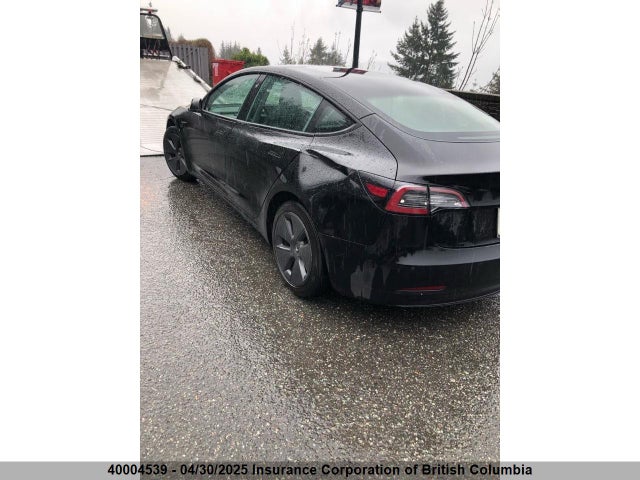 5YJ3E1EA0MF088027 Tesla 2021