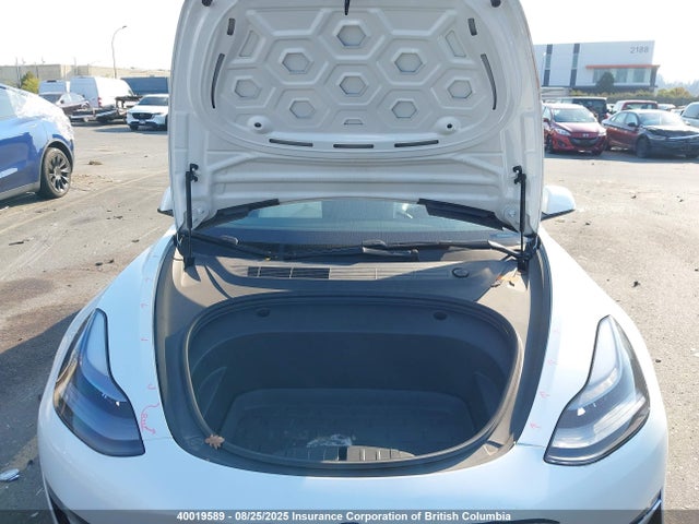5YJ3E1EA3MF929385 Tesla 2021