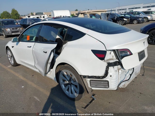 5YJ3E1EA3MF929385 Tesla 2021