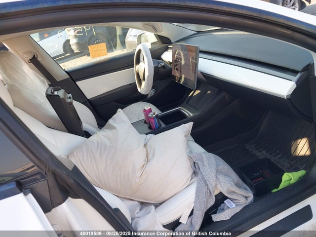 5YJ3E1EA3MF929385 Tesla 2021