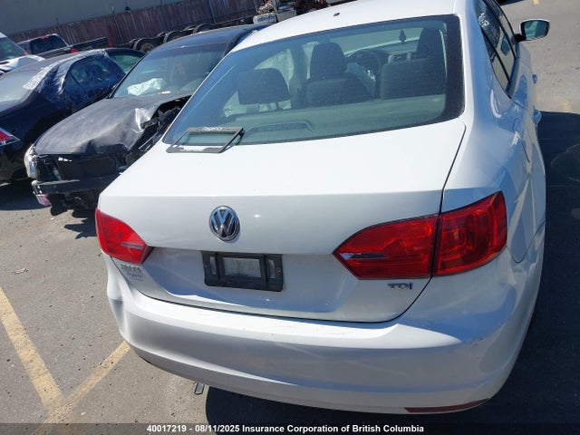 3VWDL7AJ9EM282083 Volkswagen 2014