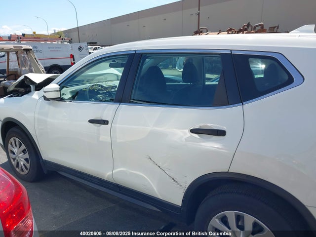 5N1AT2MV2HC801094 Nissan 2017