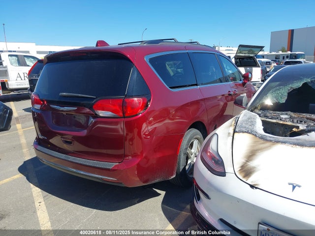 2C4RC1BG9HR587427 Chrysler 2017