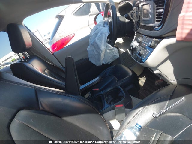 2C4RC1BG9HR587427 Chrysler 2017