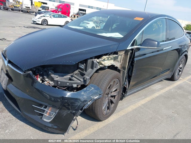 5YJXCAE21JF126098 Tesla 2018