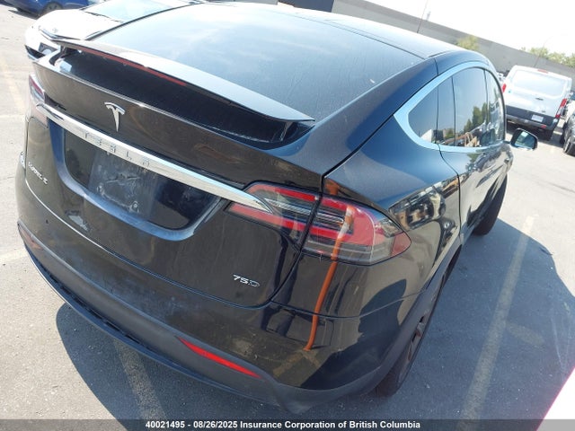 5YJXCAE21JF126098 Tesla 2018