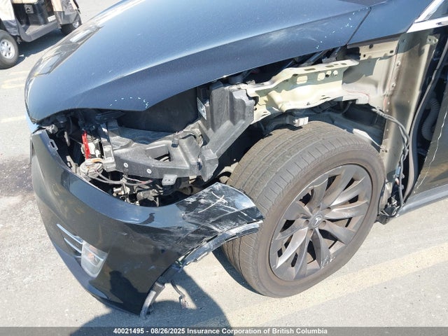5YJXCAE21JF126098 Tesla 2018