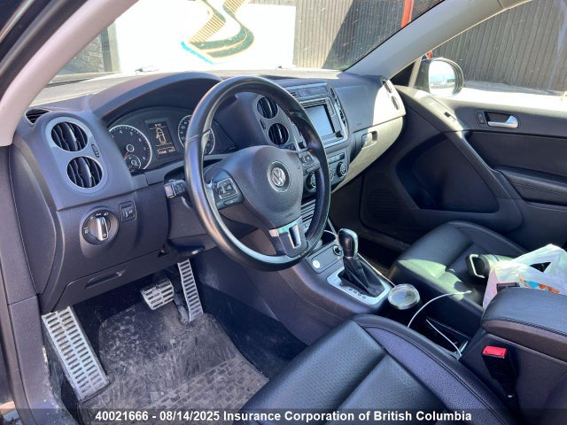 WVGNV7AX9HK039421 Volkswagen Tiguan