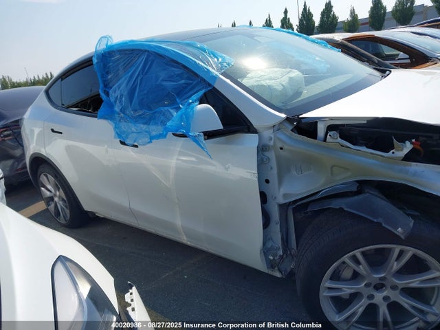 7SAYGDEE8NF542632 Tesla Model Y