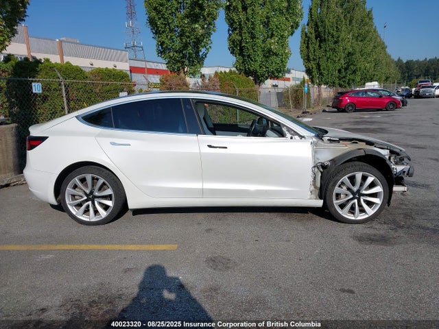 5YJ3E1EA7LF626169 Tesla 2020