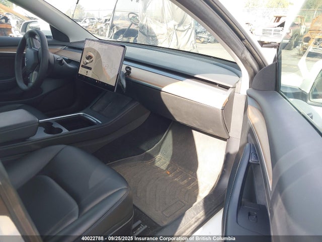 5YJ3E1EA1MF001784 Tesla 2021