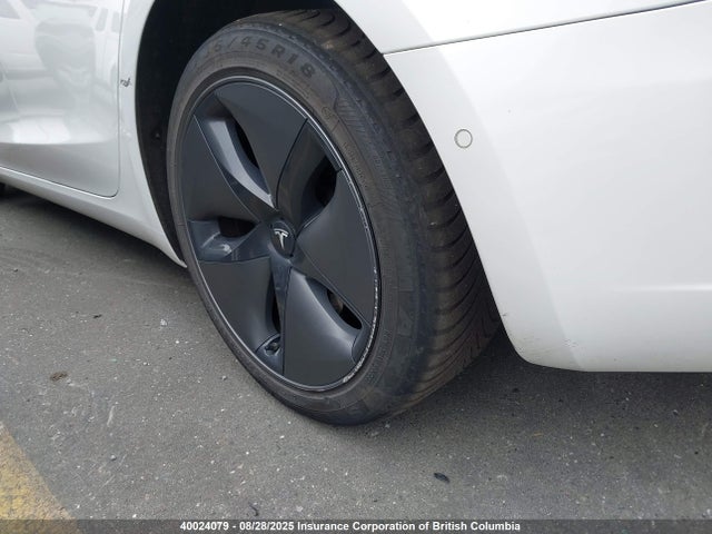 5YJ3E1EA3KF520011 Tesla MODEL 3