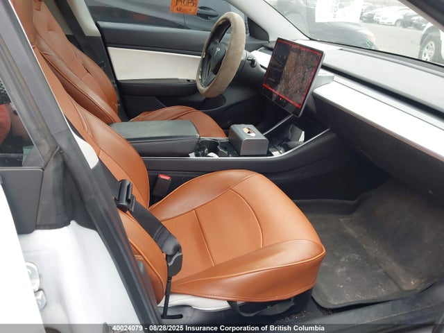 5YJ3E1EA3KF520011 Tesla MODEL 3