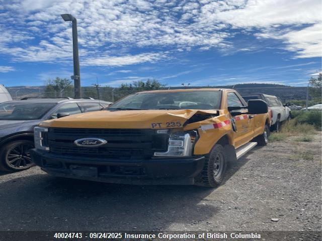 Ford 2019 2019 1FTBF2A6XKED77396 Image 2