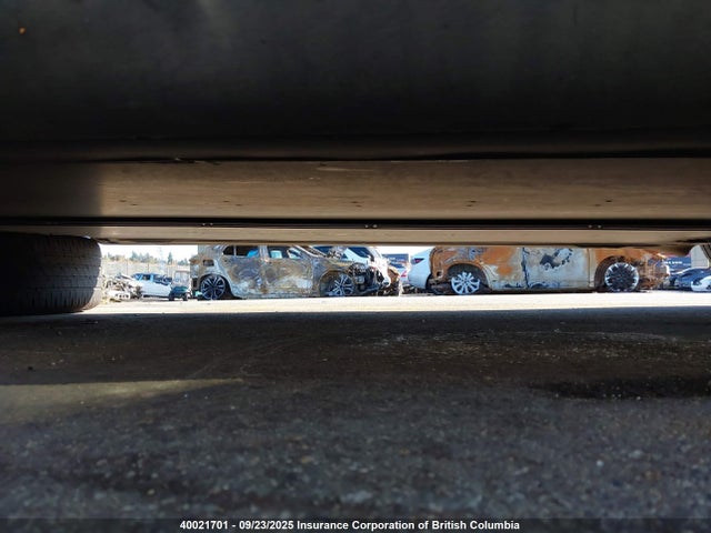 Tesla Model Y 2024 7SAYGDED4RF990704 Image 10