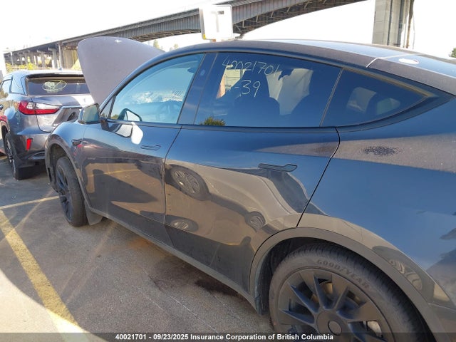 Tesla Model Y 2024 7SAYGDED4RF990704 Image 14