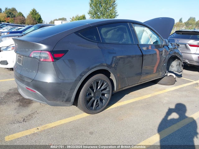 Tesla Model Y 2024 7SAYGDED4RF990704 Image 4