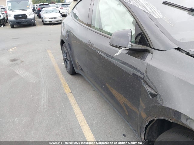 7SAYGDEE7RF105744 Tesla Model Y