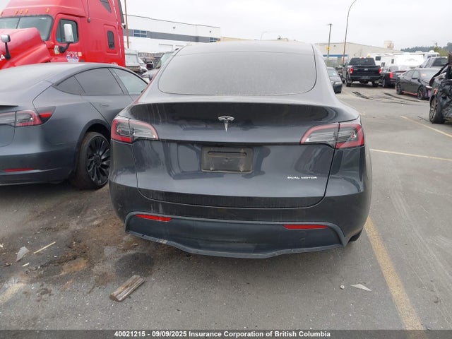 7SAYGDEE7RF105744 Tesla Model Y