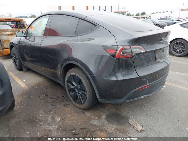 7SAYGDEE7RF105744 Tesla Model Y